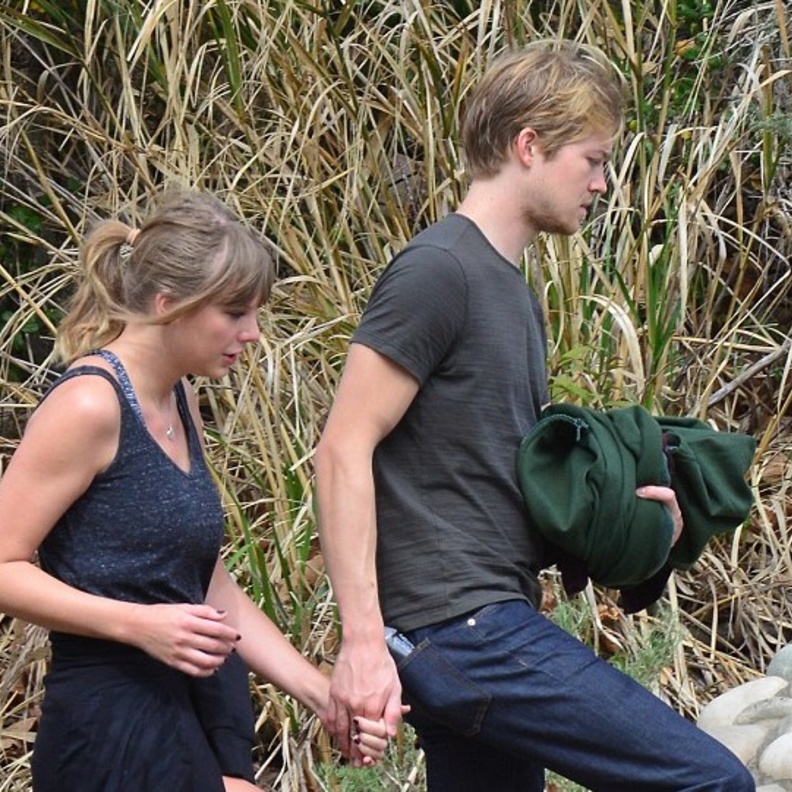 ظهر الثنائي بعيدا عن الأعين