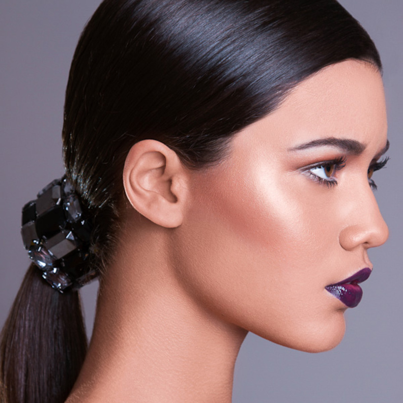 جربي أحمر الخدود المشمشي لتزيدي بشرتك إشراقاً.