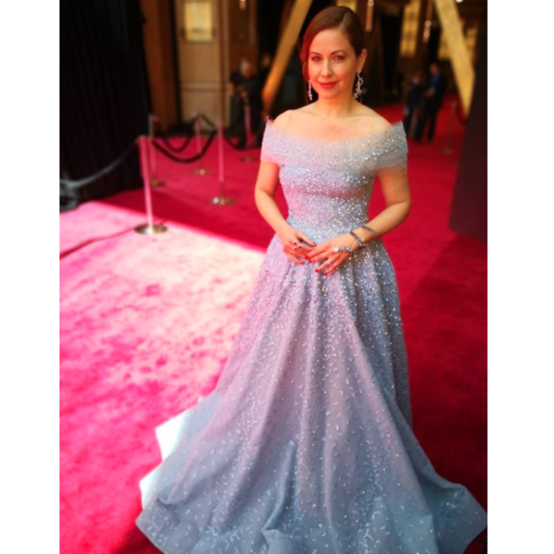 فستان مبهر باللون الأزرق من طوني ورد تألقت به ريا أبي راشد في حفل الأوسكار