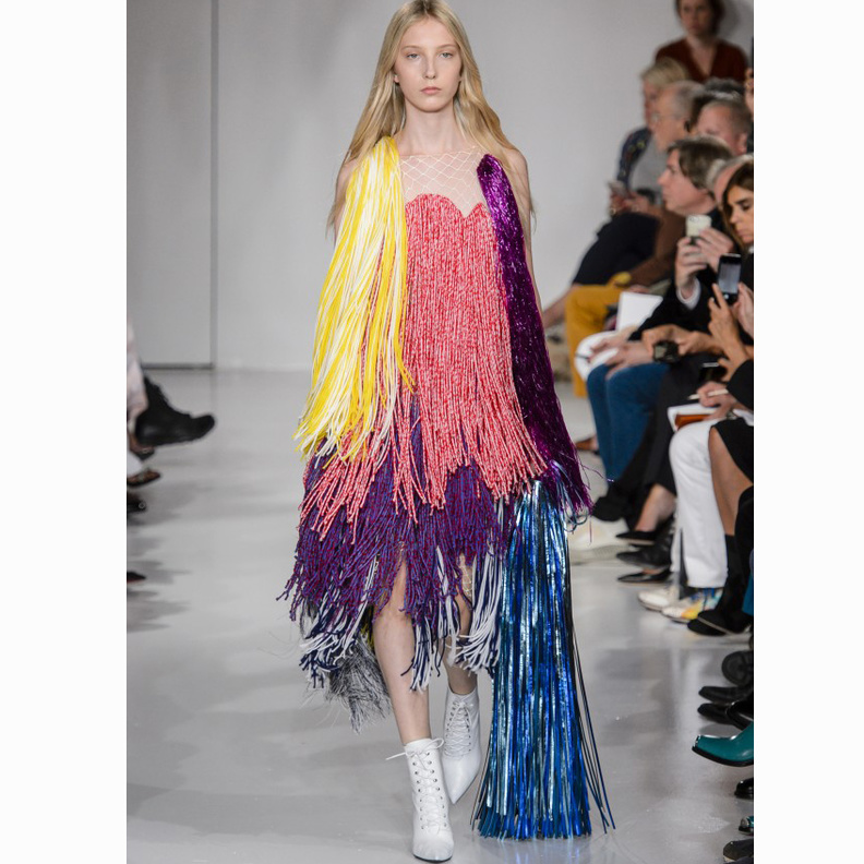 فستان شبابي لاطلالات النهار مع الشراريب من دار Celine