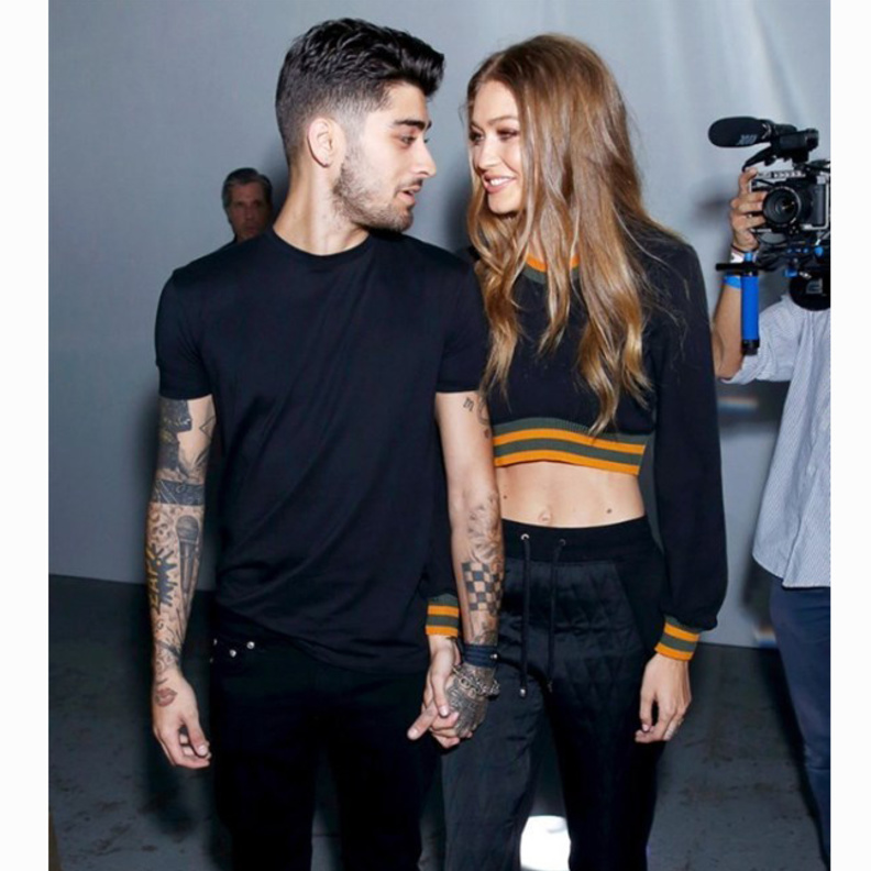 اختارا في هذه الاطلالة ارتداء البومبر جاكيت المطبعة بالنقشات