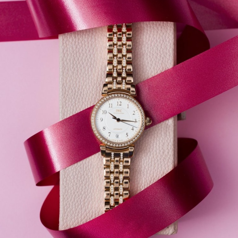 ساعة دافنشي Da Vinci من ماركة IWC لعيد الأم 2018 