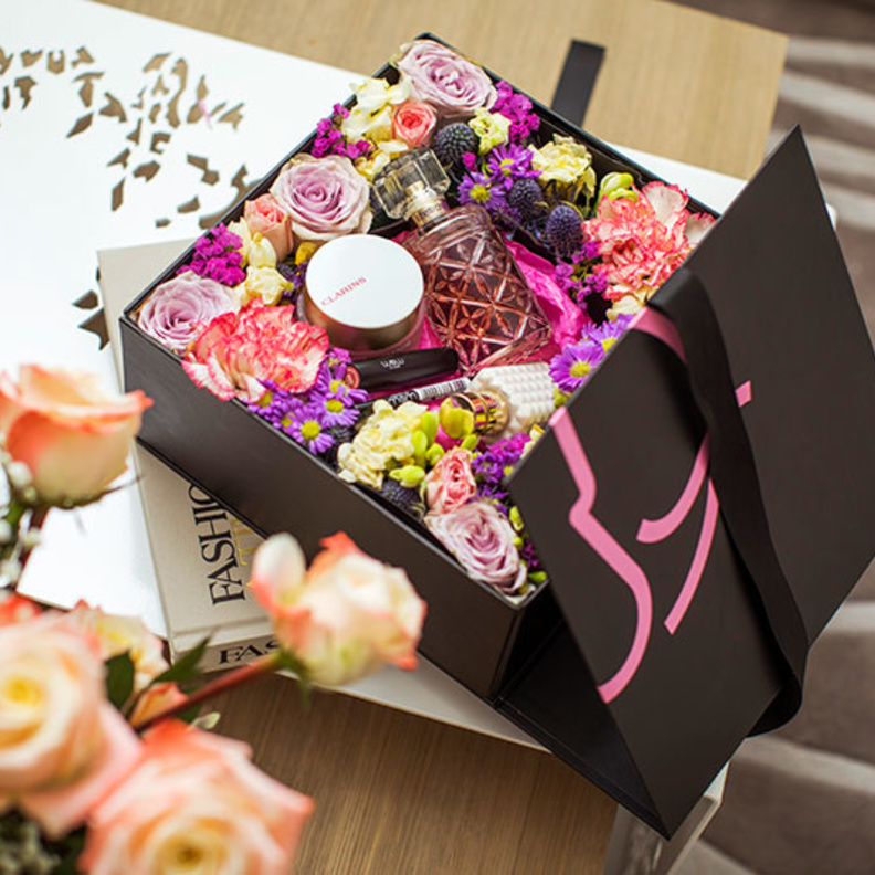 وجوه تحتفل بعيد الأمّ طوال شهر مارس في احتفال الربيع!