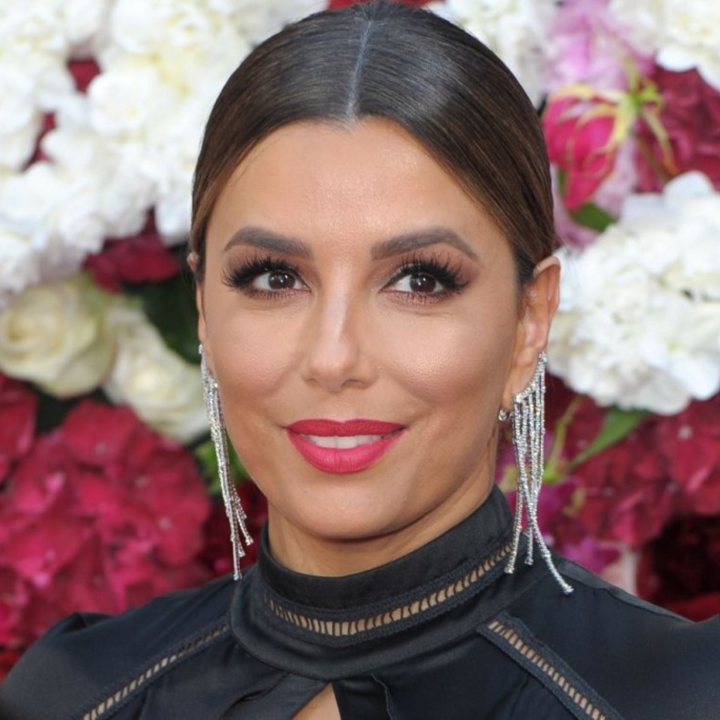 أجمل مجوهرات النجمة إيفا لونغوريا  في عيد ميلادها الـ 43