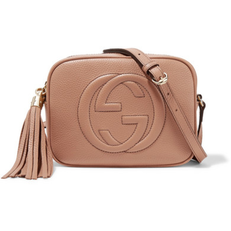 شنطة صغيرة باللون البني الفاتج من دار غوتشي Gucci