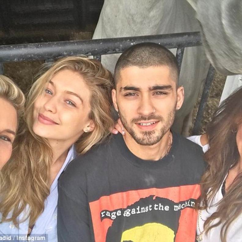 بعد أن وصفت زين مالك من قبل بأنه ابن لها