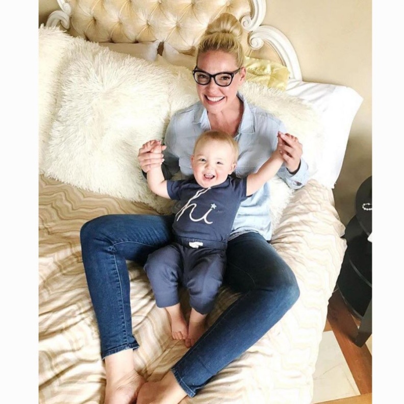 كاثرين هيغيل تنشر صورة ظريفة مع ابنها عبر حسابها على الانستقرام