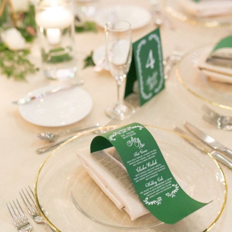 إستكملي إطلالتك باللون الاخضر الملكي