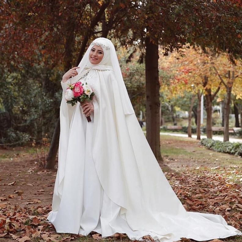 حجاب تركي كلاسيكي تزينه الاكسسوارات