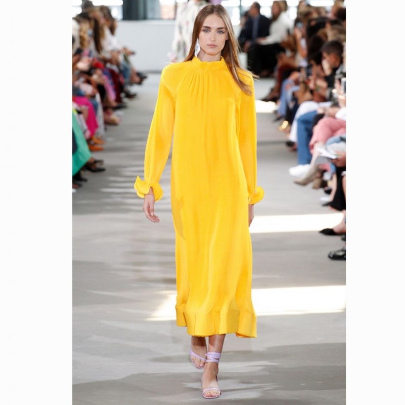 كيف سترتدين‎ ‎الاصفر من خلال الفساتين الربيعية
