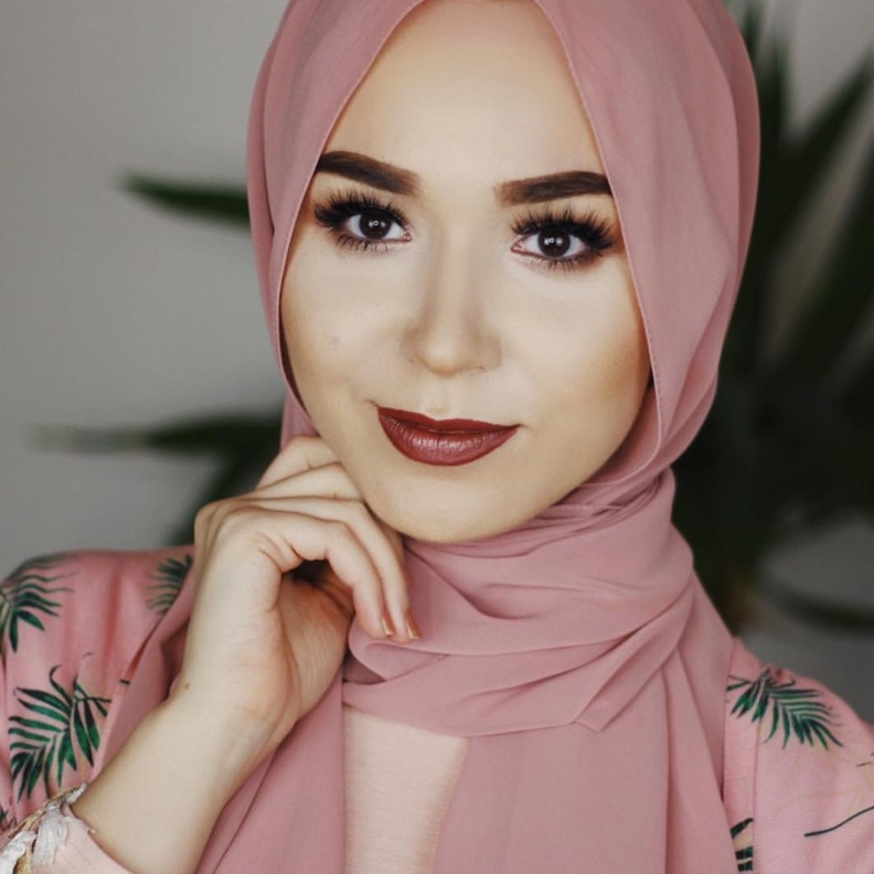 الوان مرجانية قوية بخطى نبيلة بي