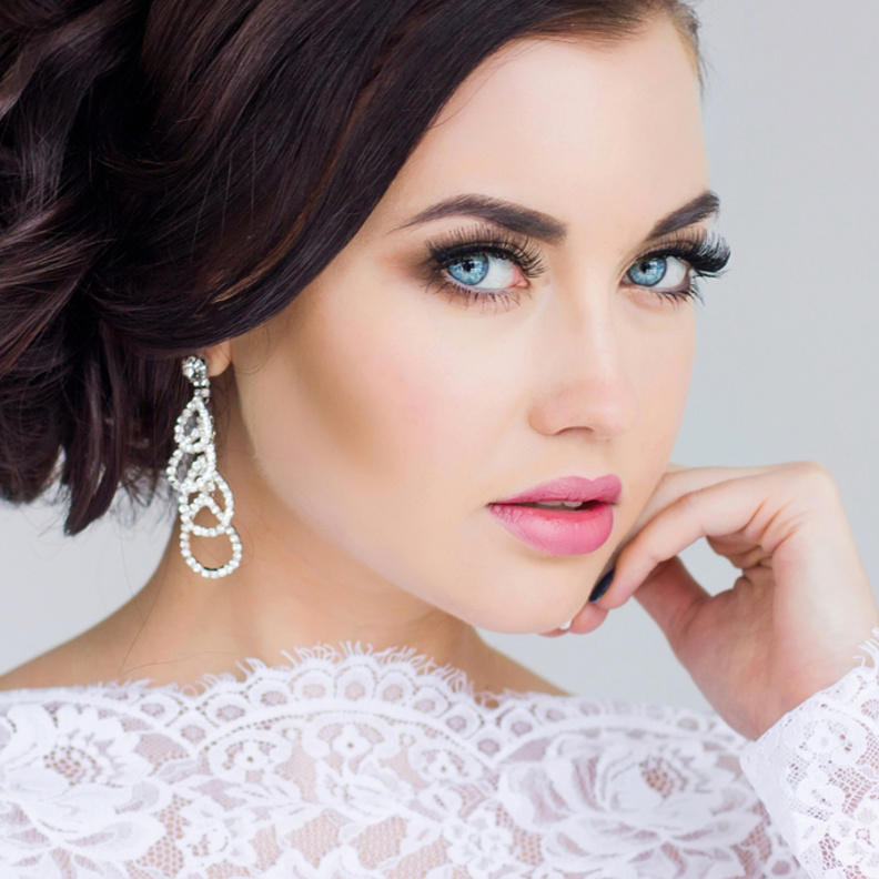 تمتعي ببشرة فاتحة ذات لون واحد في يوم زفافك