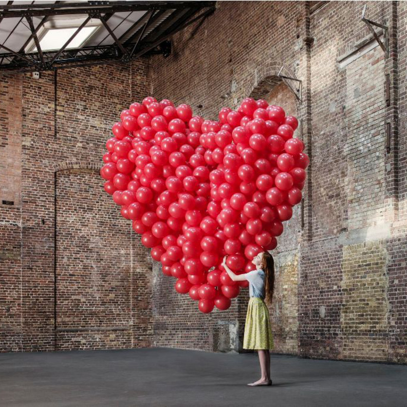 تتميّز بأنها صاحبة شخصية قوية في الحب وتلفت نظر الرجل بسحرها وحماستها.