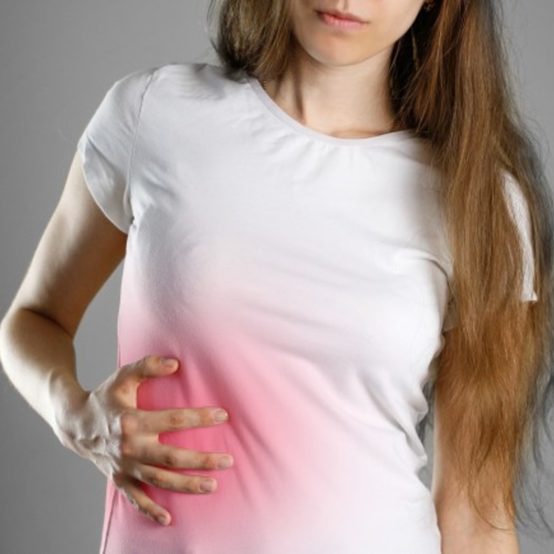 تضخم الكبد يسبب ألم في الجانب الأيمن من البطن