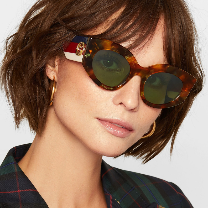 نظارة من غوتشي بالايطار الدائري مع الجلد