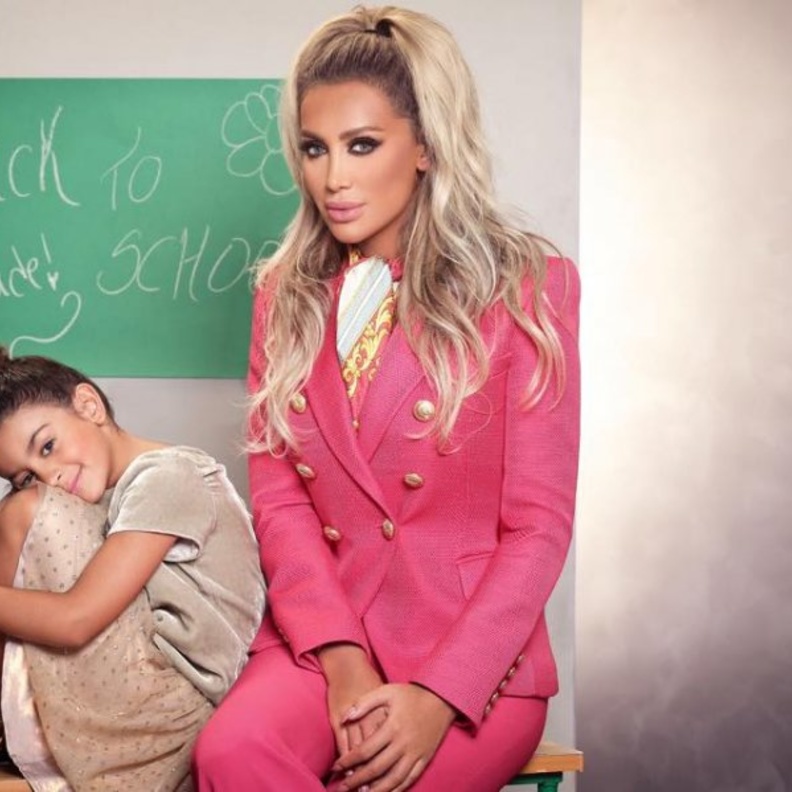 مايا دياب وابنتها