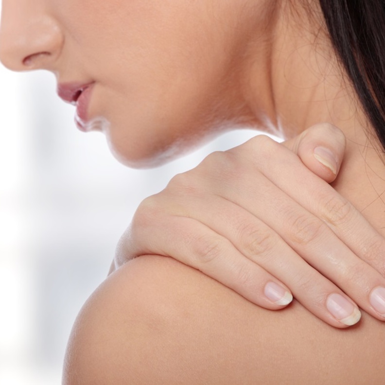 اسباب الم الكتف الايسر وطرق العلاج