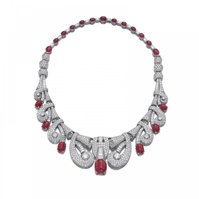 تاج الملكة اليزابيت من كارتييه ترتديه شقيقتيها وكيت ميدلتون