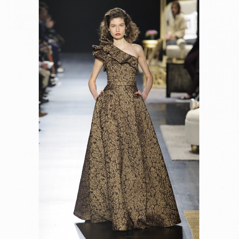 tadashi shoji لون راقي بوردو.