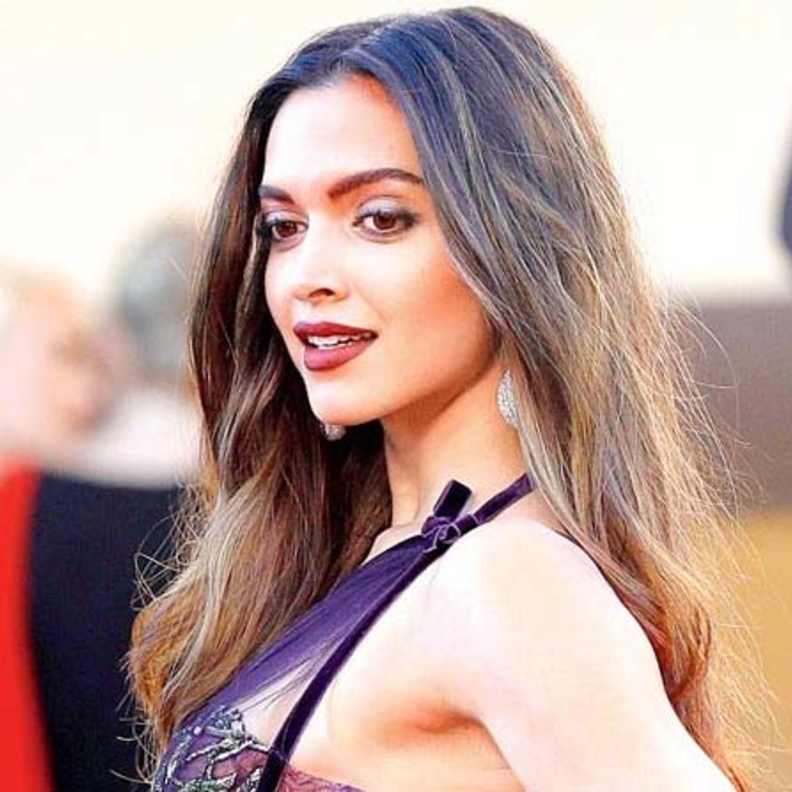 ديبيكا بادوكون أولا ثم بريانكا تشوبرا