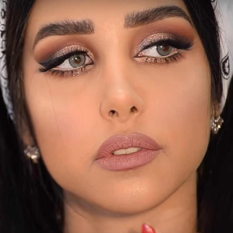 مكياج رائع للعروس صاحبة العيون المبطنة