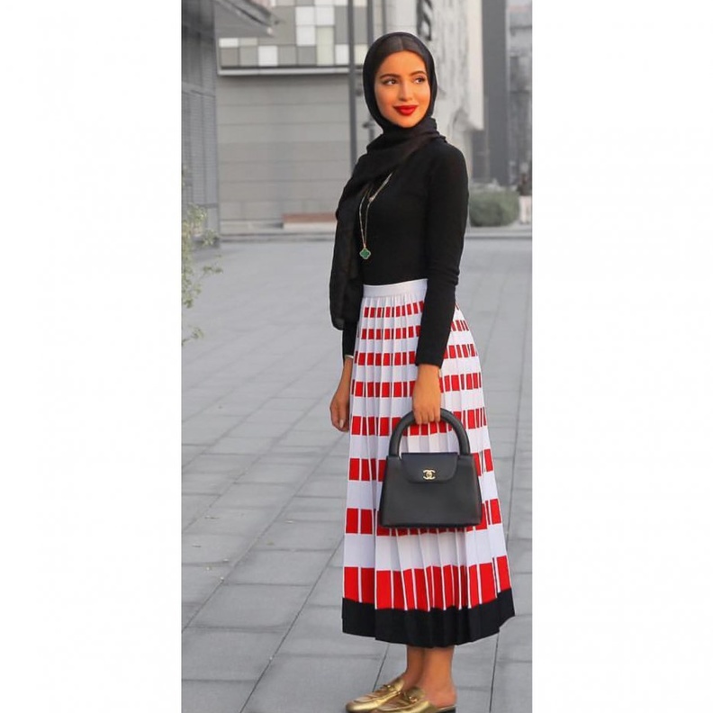 ملابس مقلمة للمحجبات مع التوبات العصرية بالوان متدرجة على خطى الجميلة مرمر