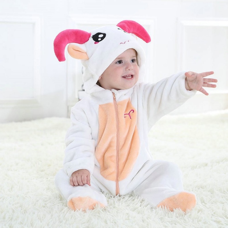 هو طفل كريم ولا يمانع مشاركة العابه مع اصدقائه