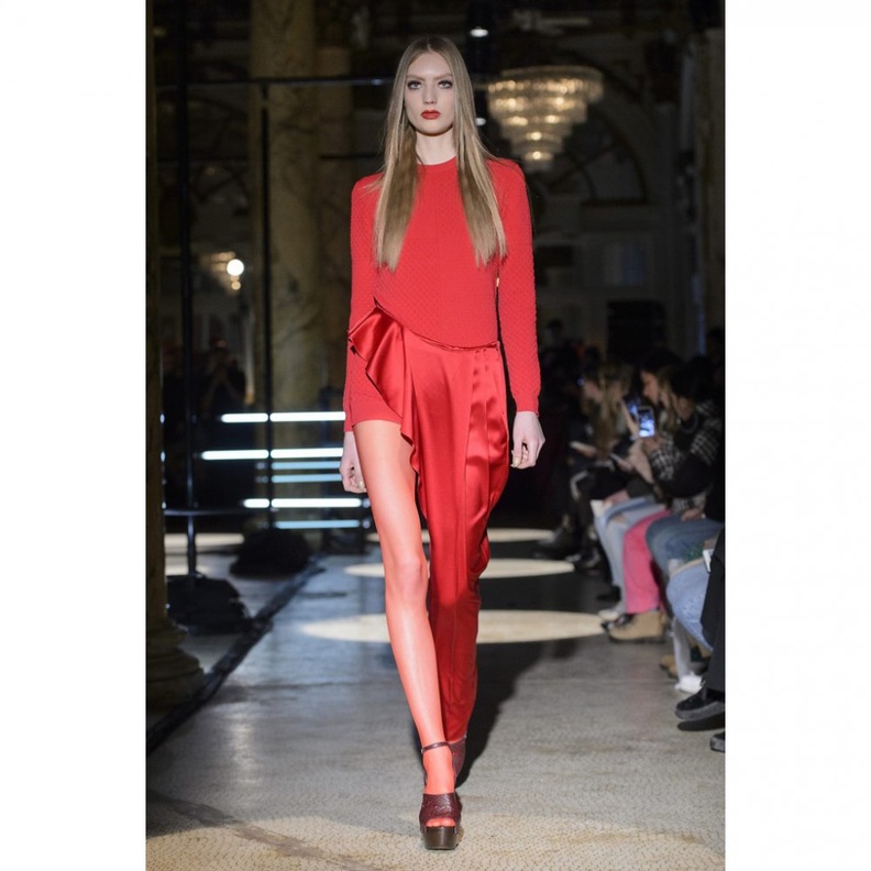 ألوان أساسية مع لون فاقع من امبوريو أرماني