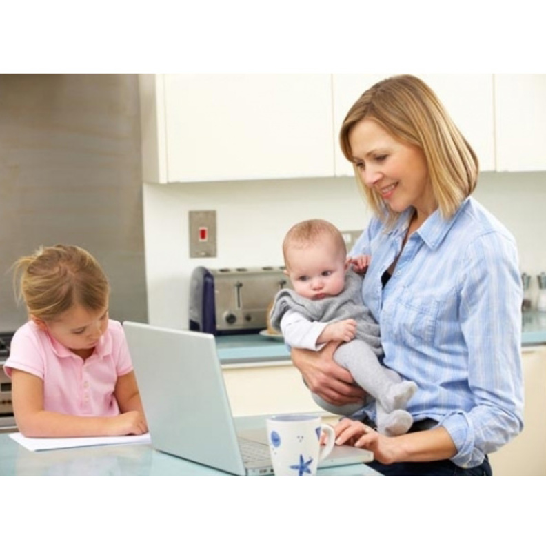 الأم العاملة تحتاج إلى أطعمة تساعدها على أداء مهامها المتعددة