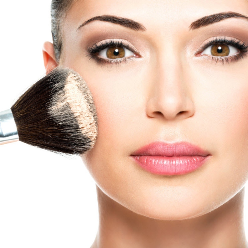 ضعي الباودر المات حتى يدوم المكياج