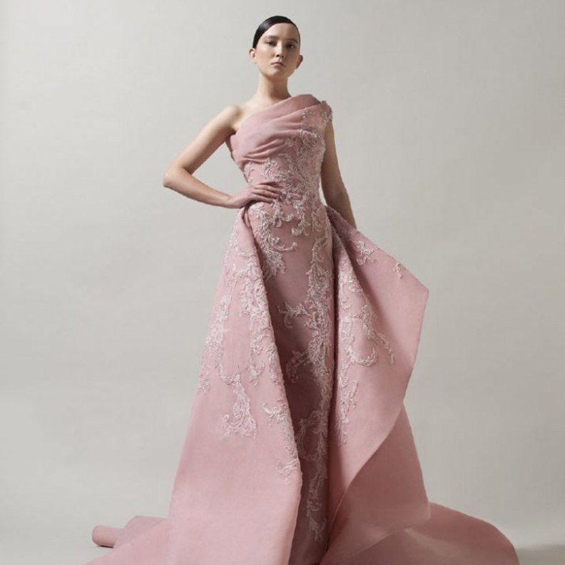 فساتين خطوبة انيقة و راقية باللون الزهري من مجموعة جورج حبيقة للهوت كوتور لربيع 