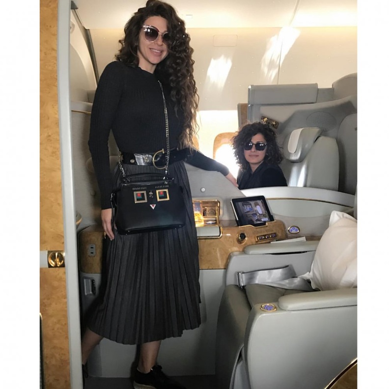 ميريام فارس لا تتخلى عن الاكسسوارات الفاخرة