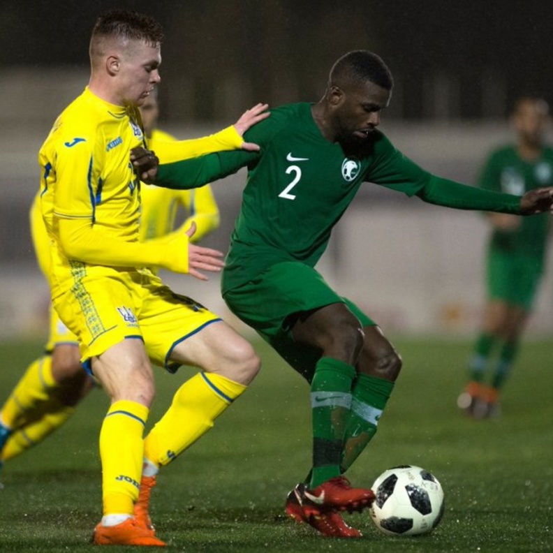 منتخب السعودية لعب تحت الأمطار أمام أوكرانيا