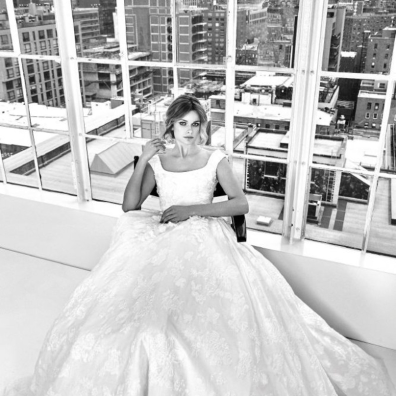 فساتين زفاف ملوكية مع التنورة المنفوشة من مجموعة طوني ورد