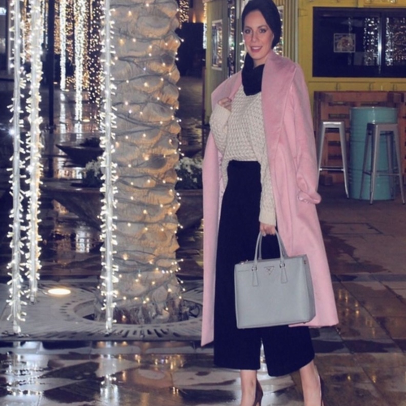 لينا الغوطي تتألّق بتصاميم فضفاضة