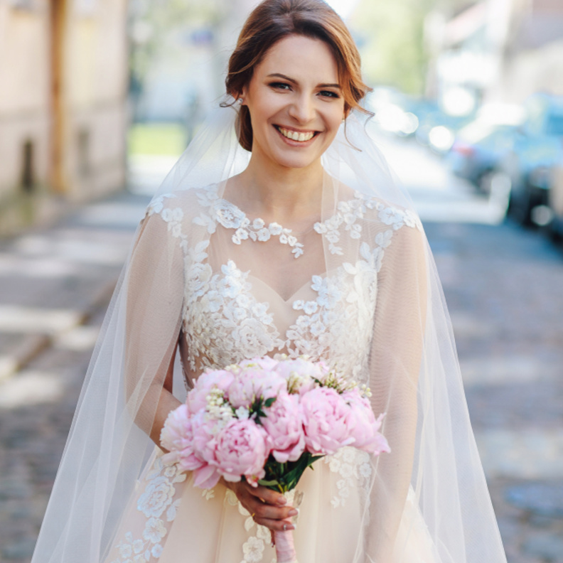 بوكيه ورد عصرية للعروس