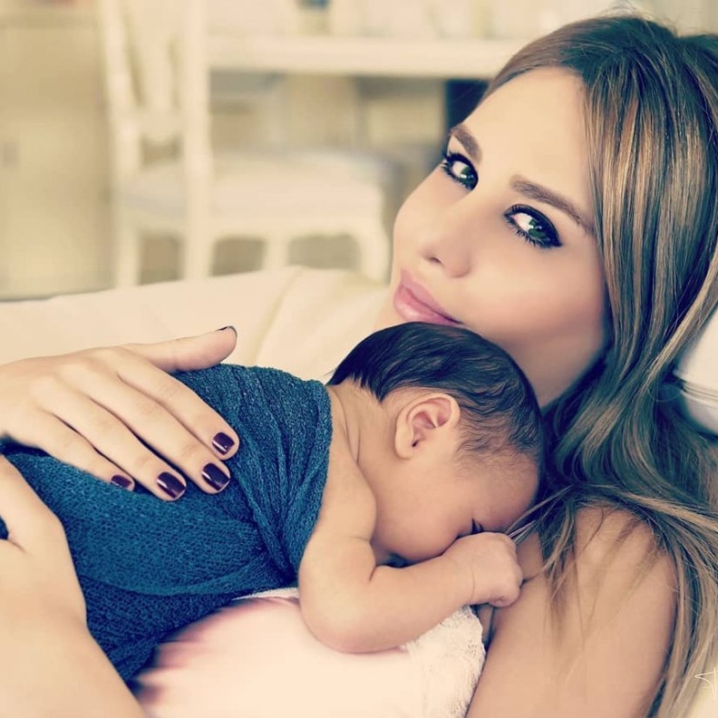 داليدا عياش وابنها أرام