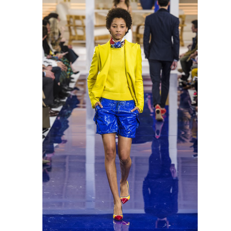 كيفية تنسيق الملابس الجلد اللامع لربيع 2018