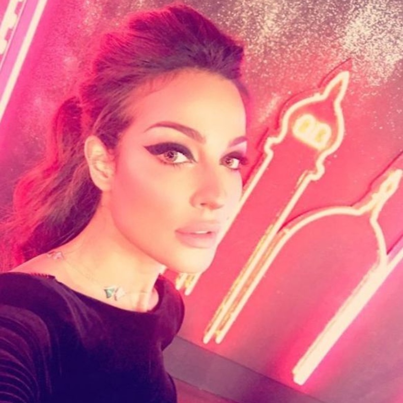 نادين نجيم تقلد هيفاء وهبي بأغنية "انا هيفا" قبل سنوات