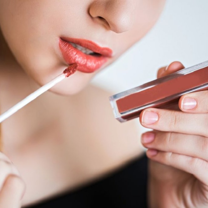 طريقة توريد الشفايف بالليزر