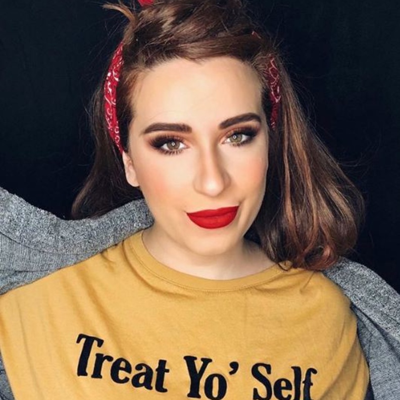 هل تعمدت اسما منير احراج خطيبها السابق مؤخرا؟