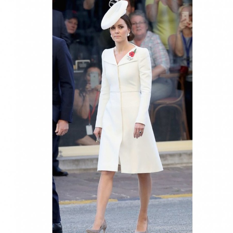 الاميرة هيا بنت الحسين ترتدي القبعة العصرية مع طبعات الورود