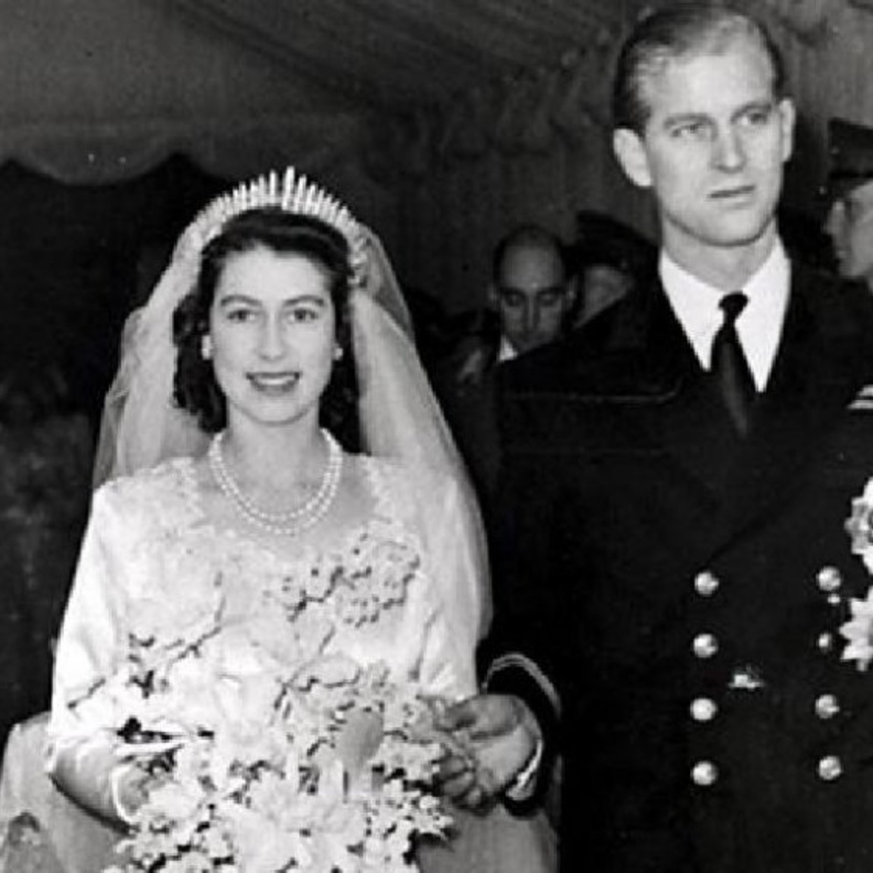 تاج الاميرة السويدية مادلين في يوم زفافها