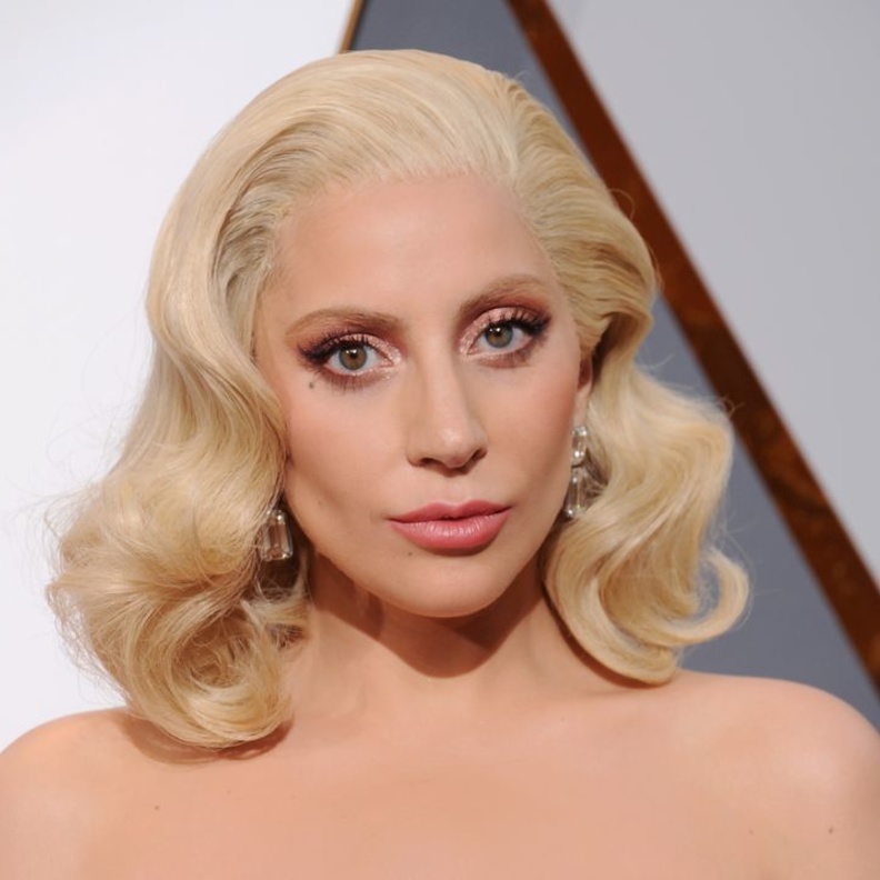 رسمات الايلاينر بخطوط مجنحة على طريقة ليدي جاجا