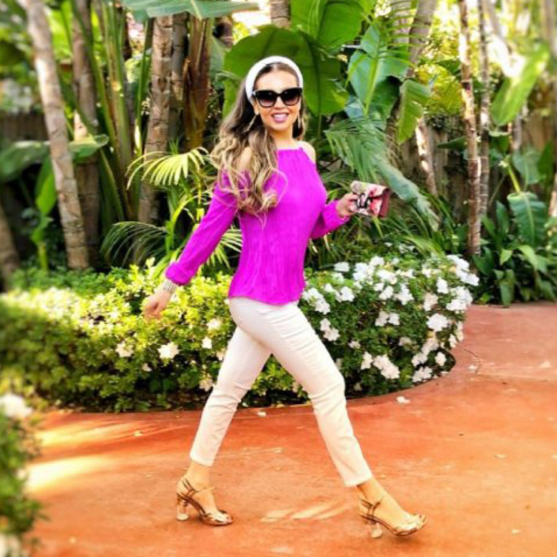 موضة الجمبسوت المطبع بالورود من وحي النجمة تاليا.