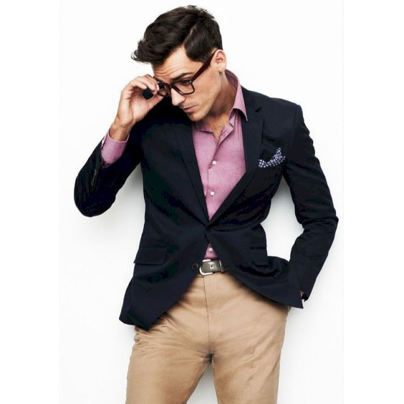 اطلالات جذابة وأنيقة بأساليب مختلفة وراقية بمناديل الجيب.