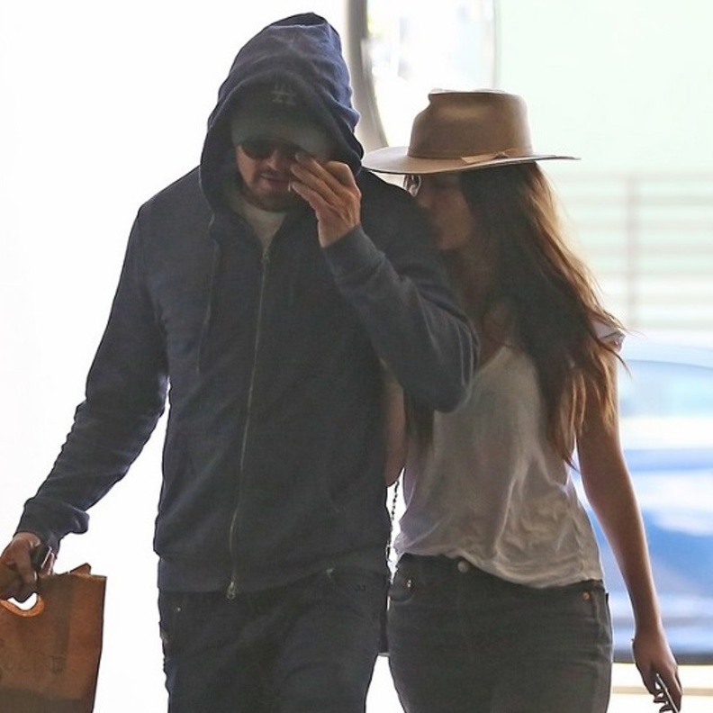 ليوناردو دي كابريو مع حبيبته كاميلا مورون