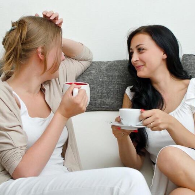 اسباب غيرة الزوج من صديقات الزوجة وكيفية تجنبها 