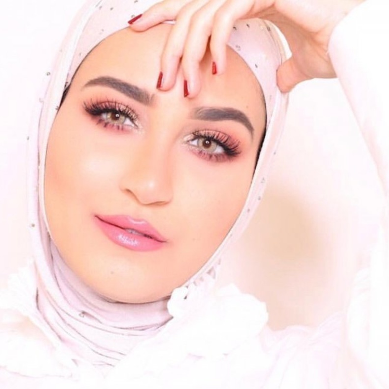 إطلالة دلال الدوب الربيعية الأنثوية