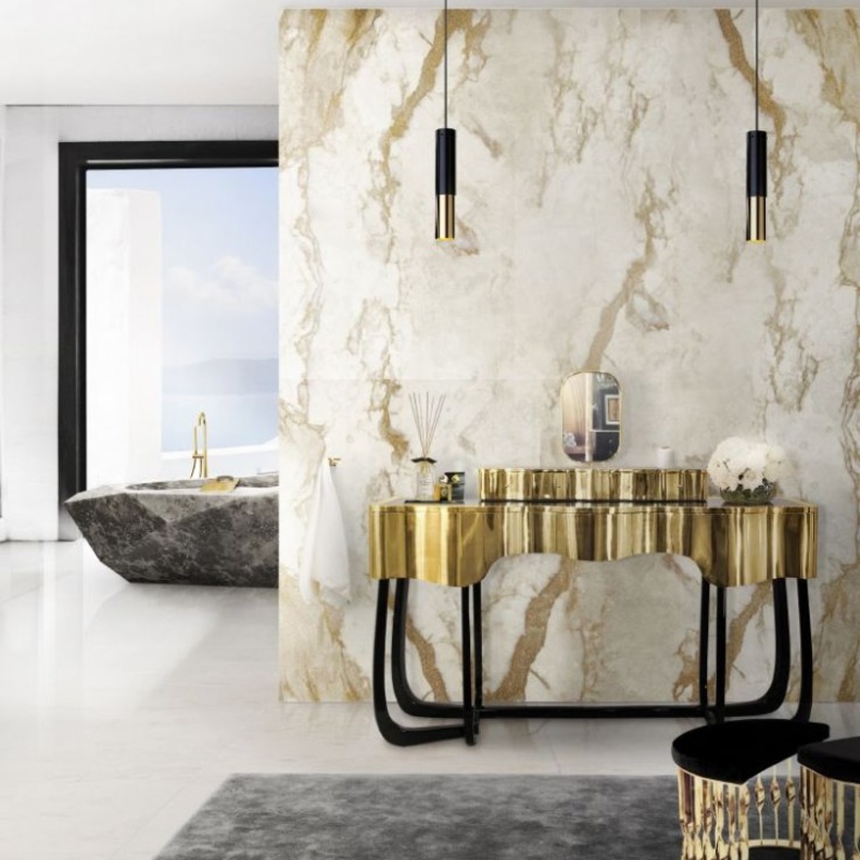 الذهبي و الأبيض في ديكور الحمامات